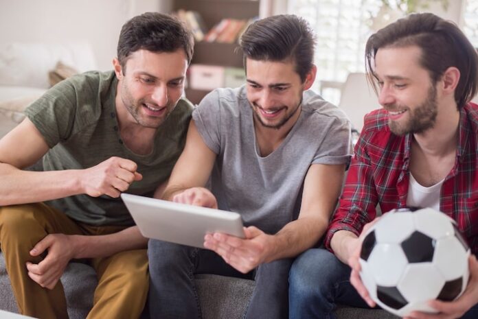 men-watching-video-tablet_329181-8970